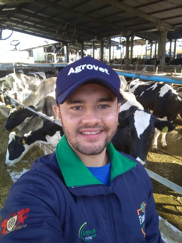 Bruno Pereira estagiando na Agropecuária Bertani